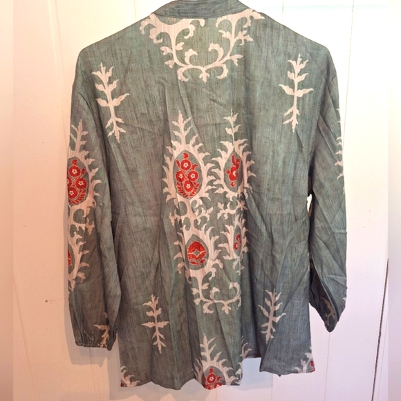 NWT Olive and Red Casual Button Down Shirt with Floral Design Size L - Picture 2 of 3